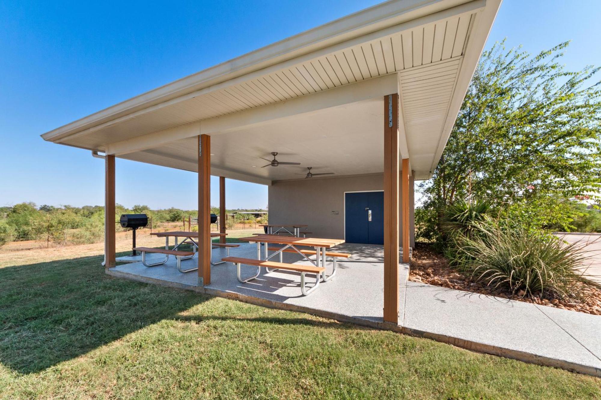 Risewell Kitchen Suites Pleasanton Bagian luar foto