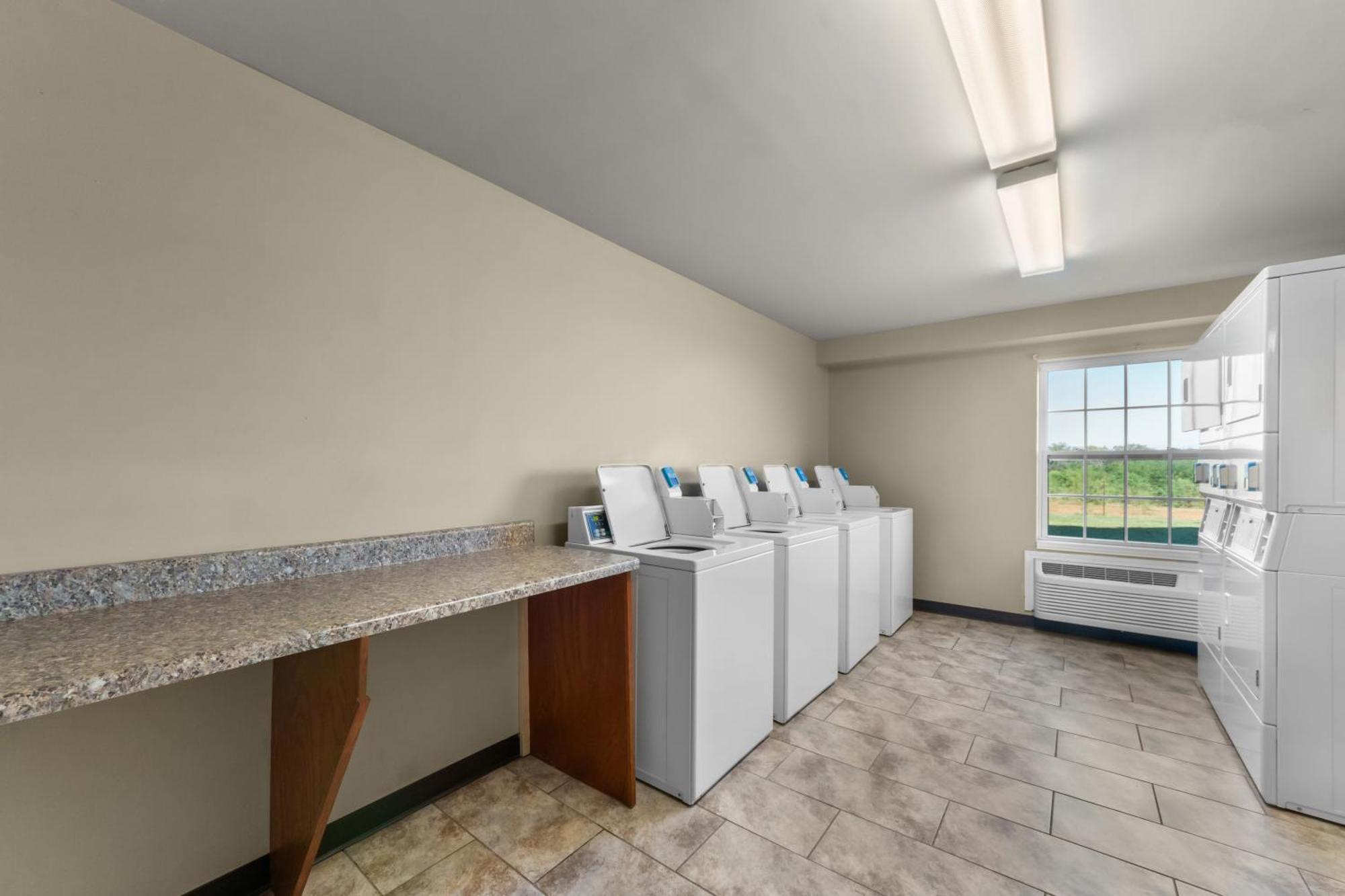 Risewell Kitchen Suites Pleasanton Bagian luar foto